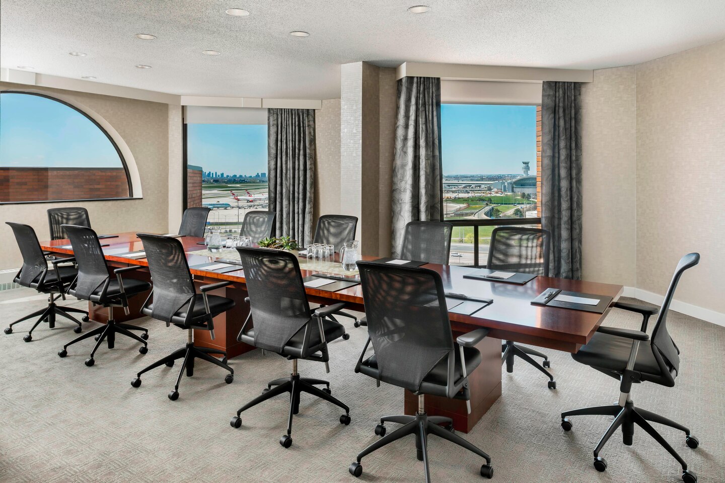 yyzbw-minister-boardroom-6563-hor-clsc