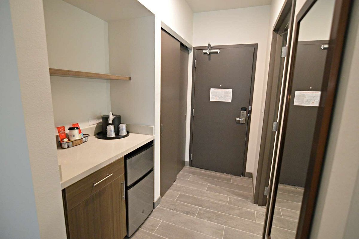 double-queen-guest-room