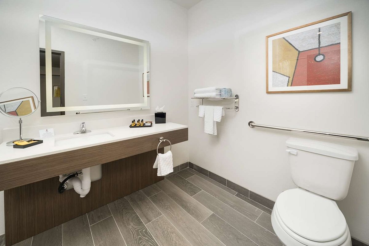 2-queens-mobility-accessible