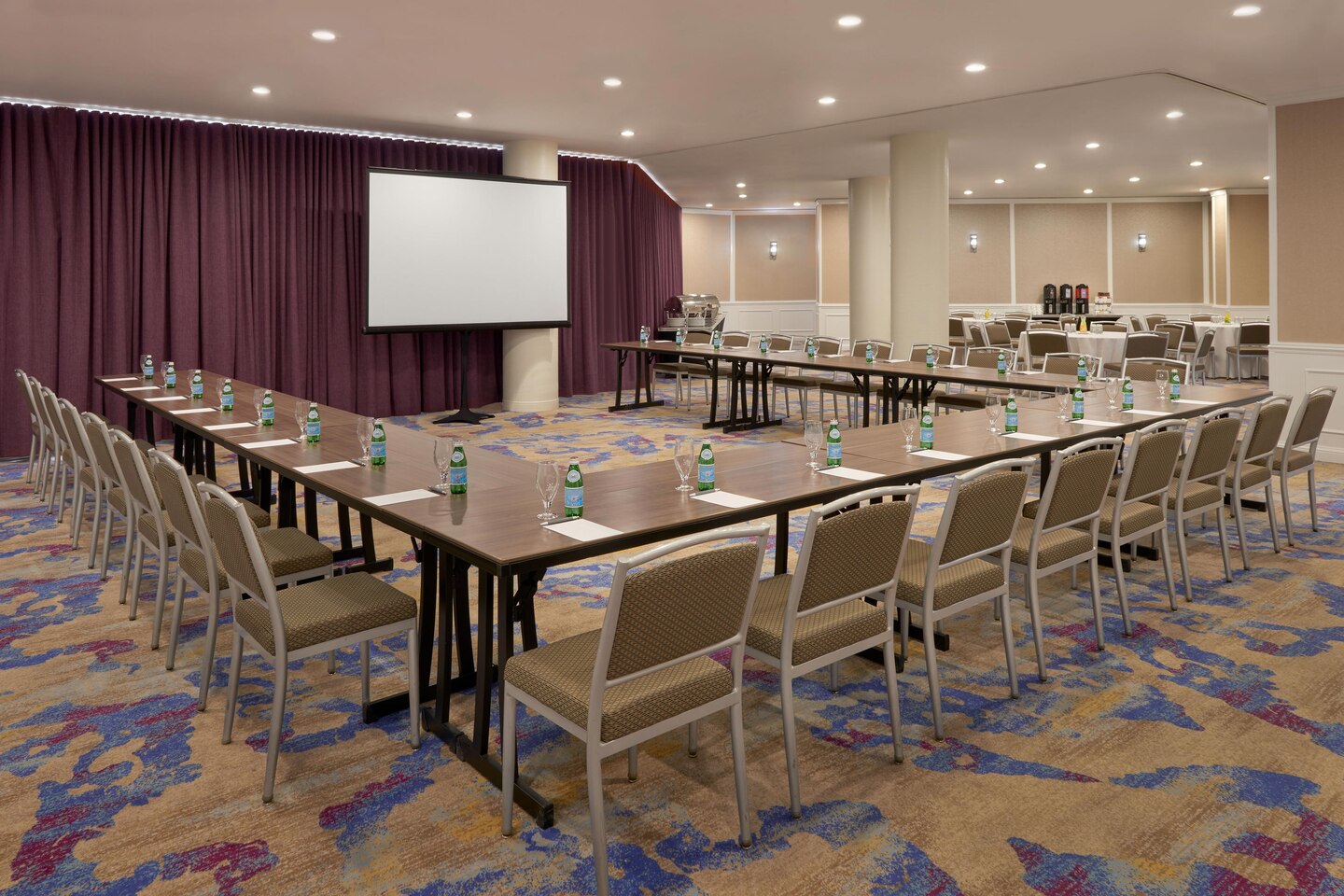 yyzbw-plaza-room-9302-hor-clsc