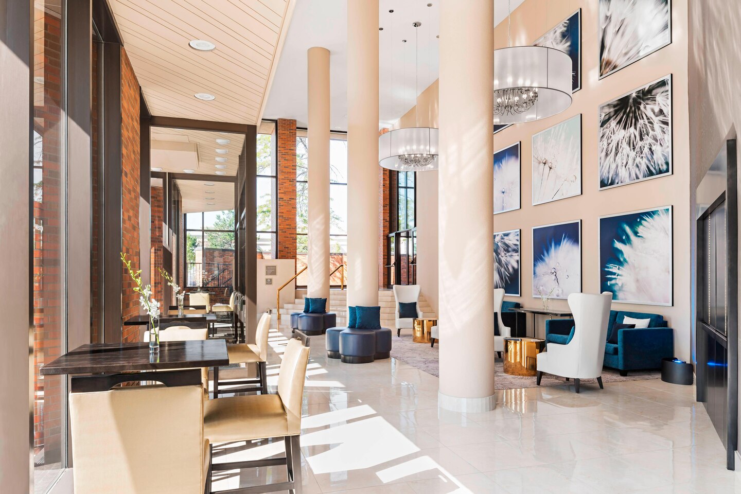 yyzbw-foyer-4782-hor-clsc
