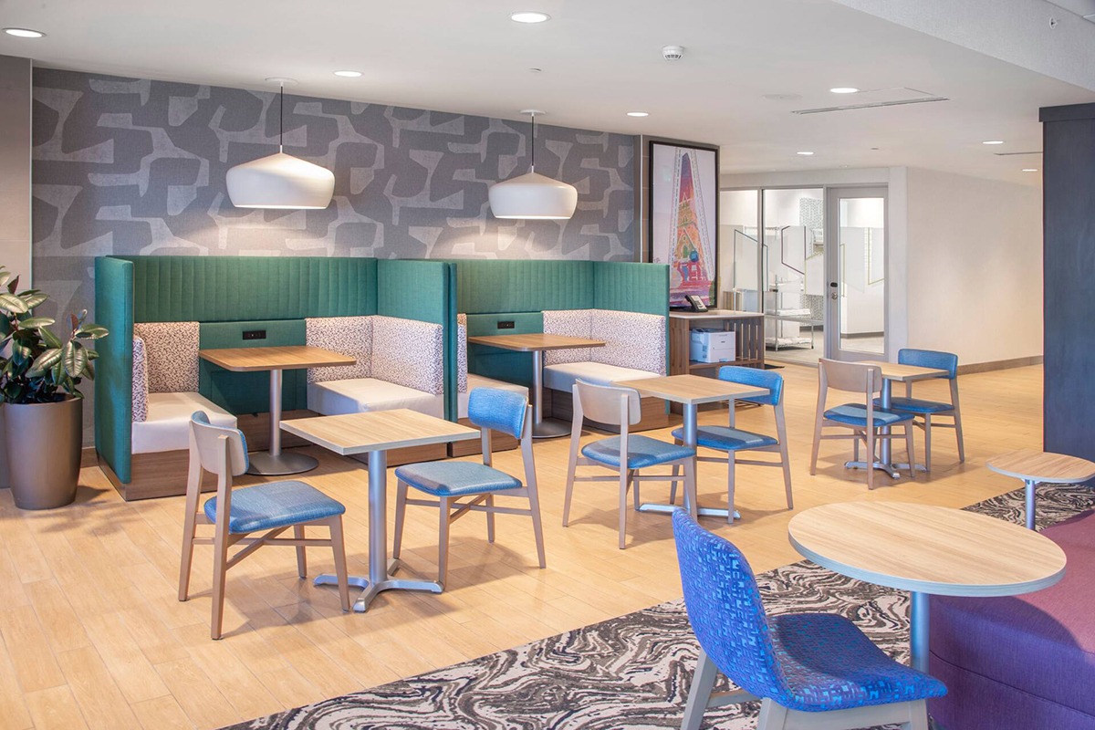albma-lobby-focus-booths