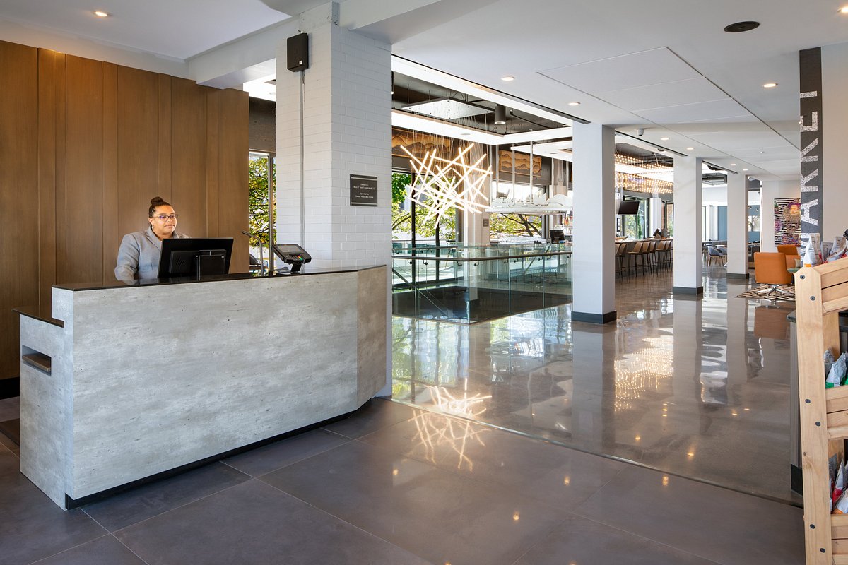 hotel-lobby