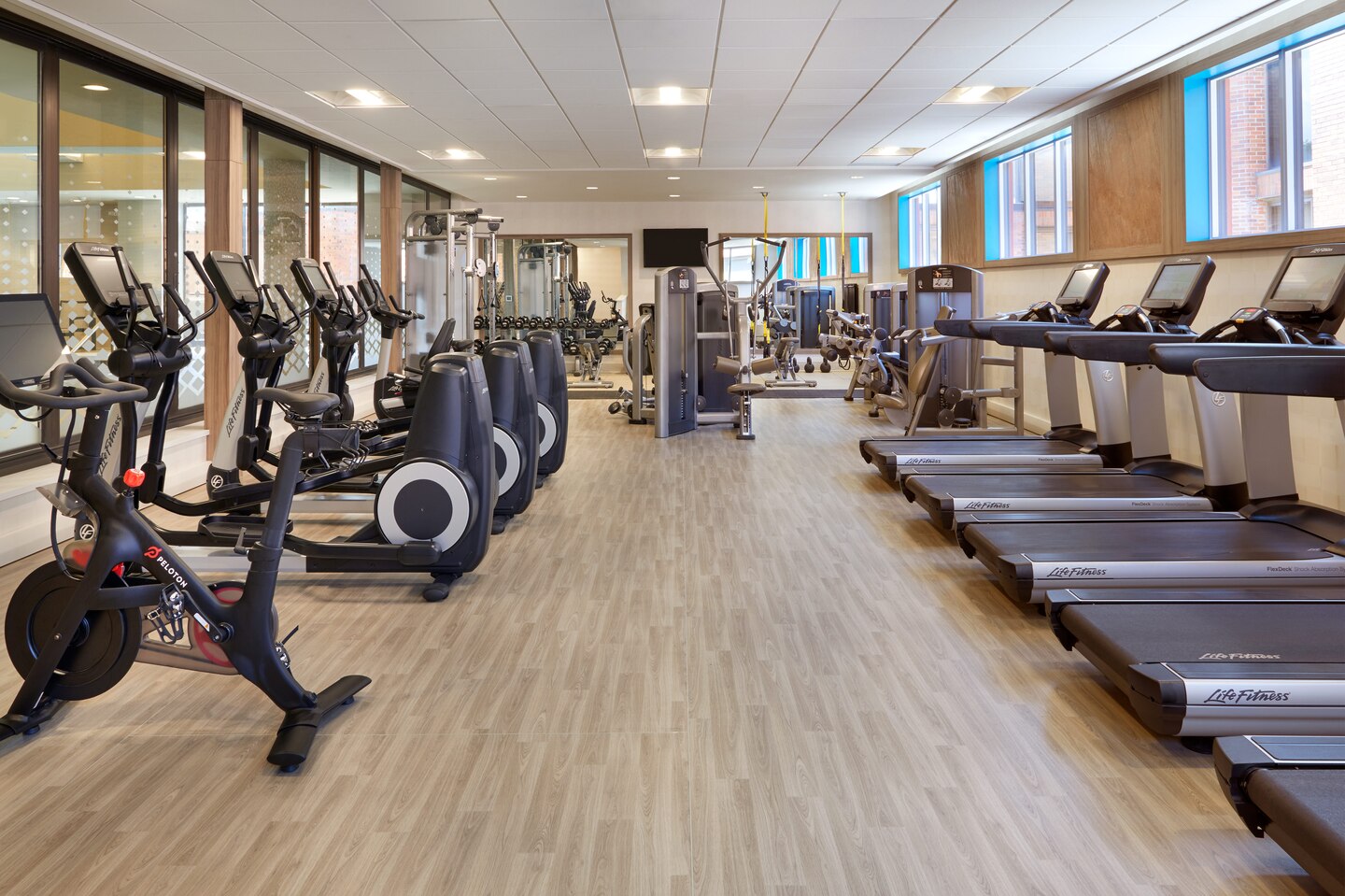 yyzbw-fitness-studio-7105-hor-clsc