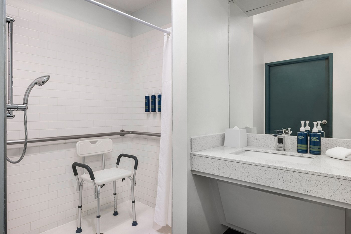 accessible-guest-bathroom