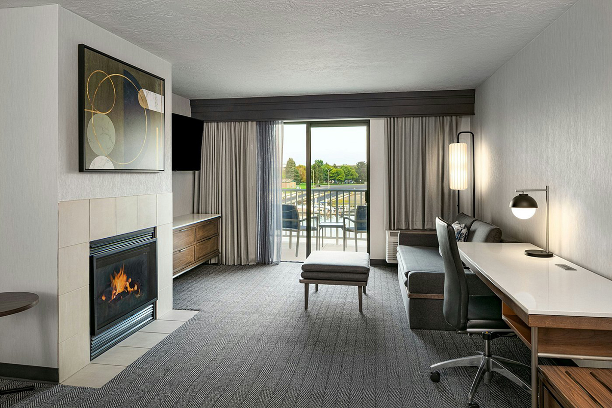 one-bedroom-suite-water
