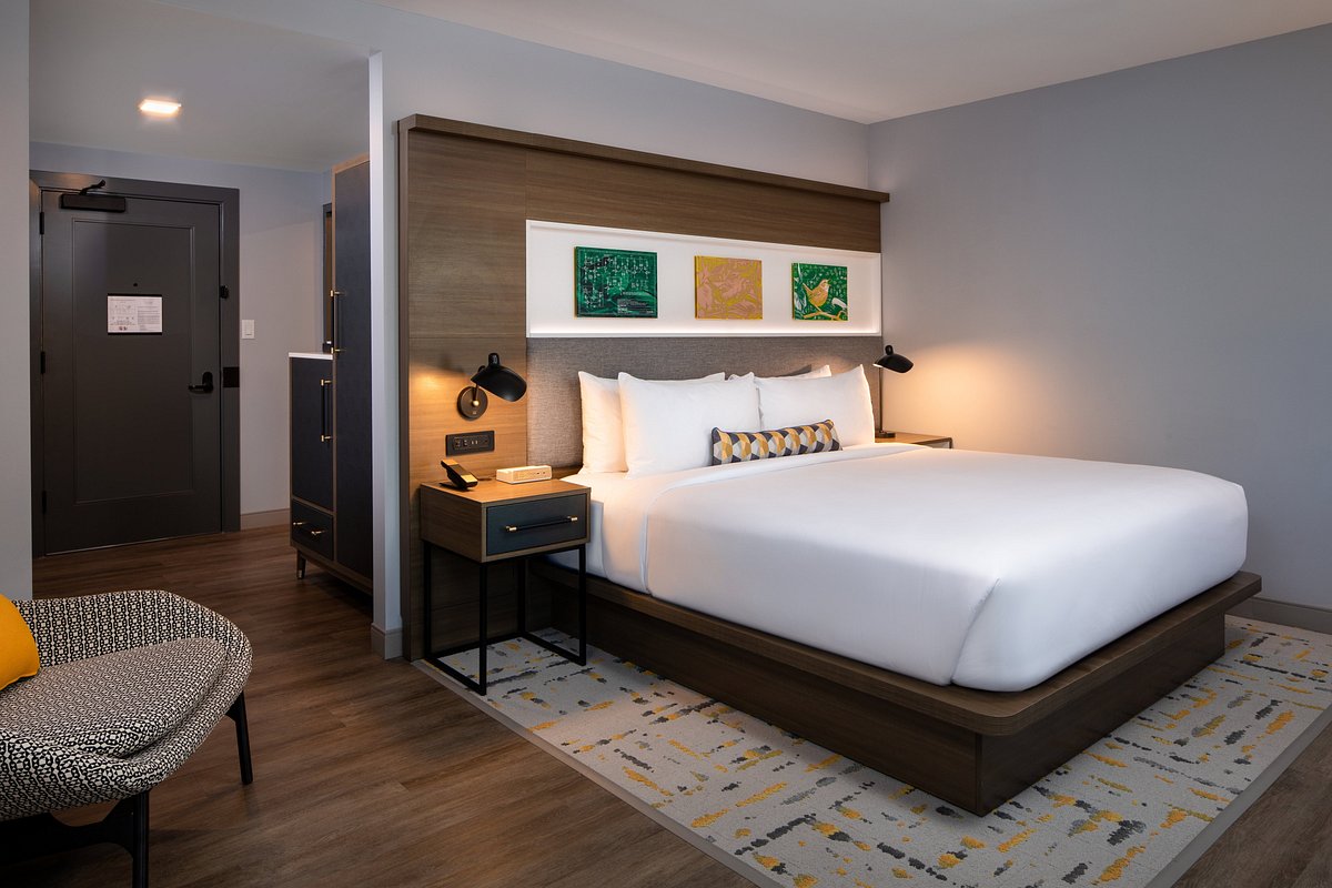 deluxe-king-room