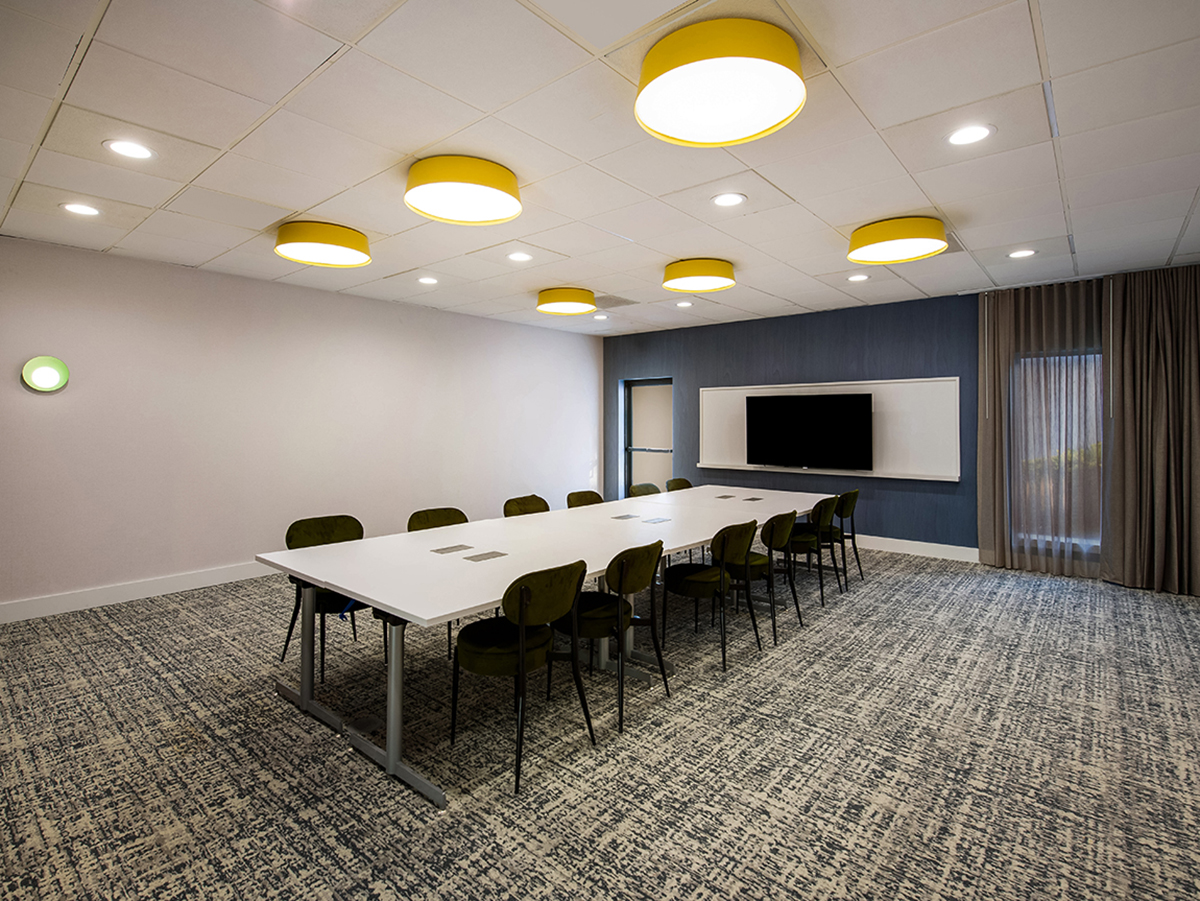 sel_philadelphiaairport_meetingroom_1_gallery_image_800x600