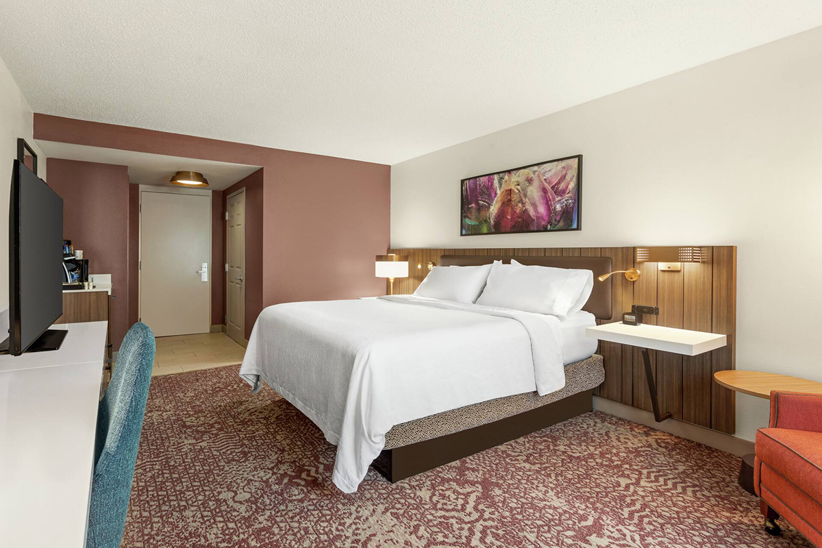abegigi-1-queen-bed-accessible
