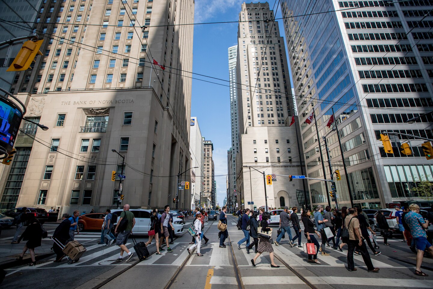 yyzbw-attractions-financial-district-8106-hor-clsc
