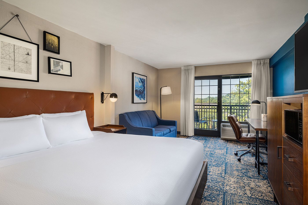 king-guest-room-balcony