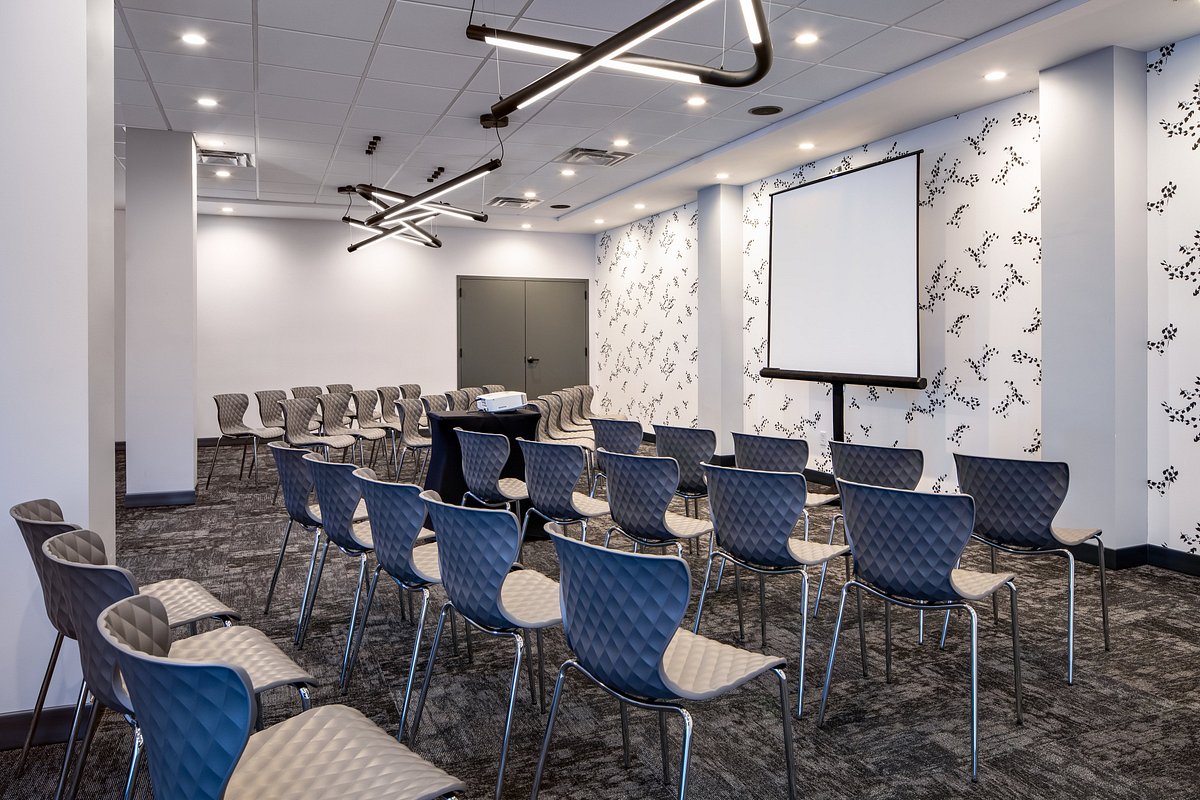 theater-style-meeting (1)